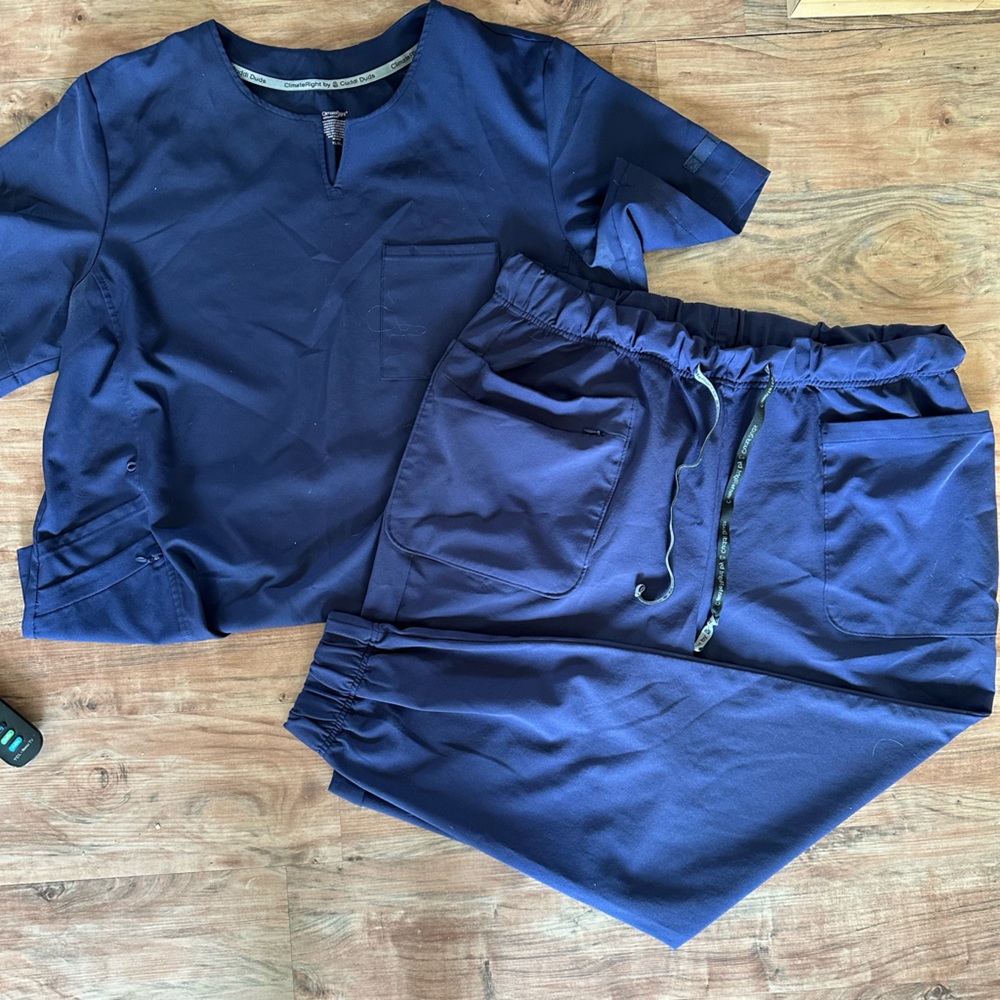 Cuddl Duds scrub set